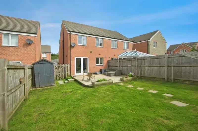 3 Bedroom Semi Detached House Brynmenyn Bridgend