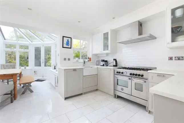 Mews House for Rent in Fernbank Mews Clapham SW12