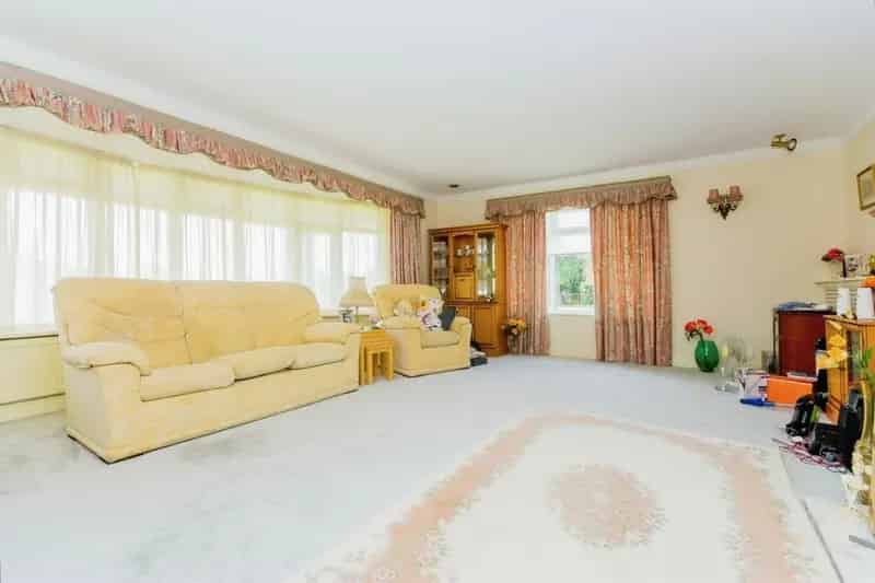 Large 3 Double Bedroom Detached Bungalow with 06 Acres of Land