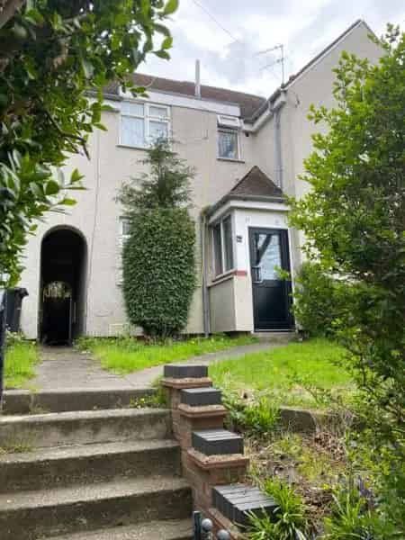 2 Bedroom Terraced House Near Alum Rock Road
