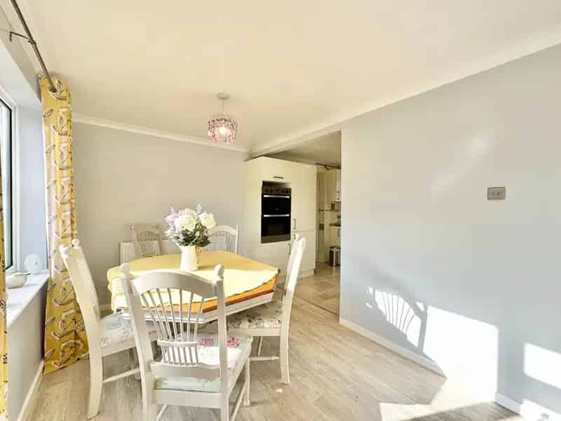 4 Bedroom Detached House for Sale in London