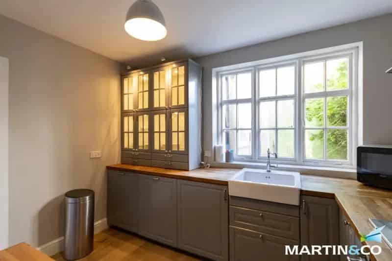 2 Bedroom Flat Sold STC Grade II Listed Maisonette