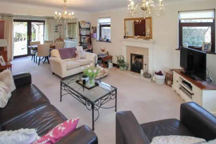 3 Bedroom Detached House for Sale in Hook End