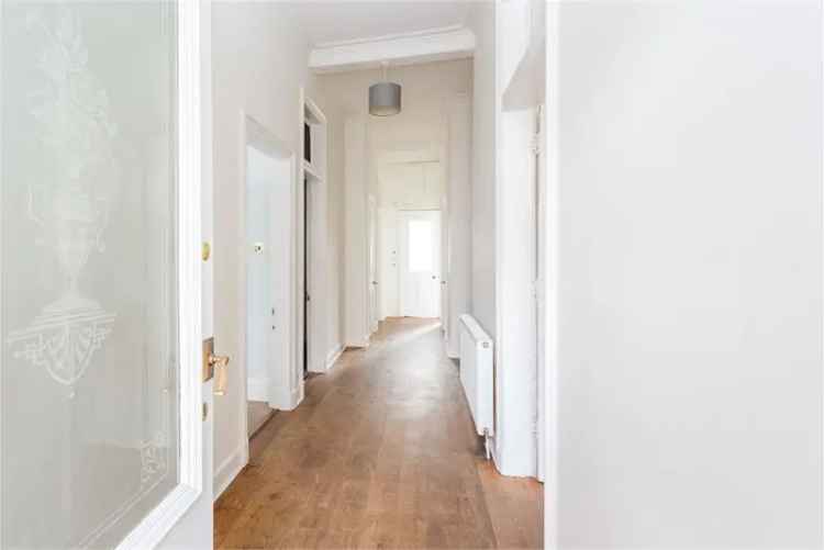2 Bed Flat Maindoor with 1 Reception Room
