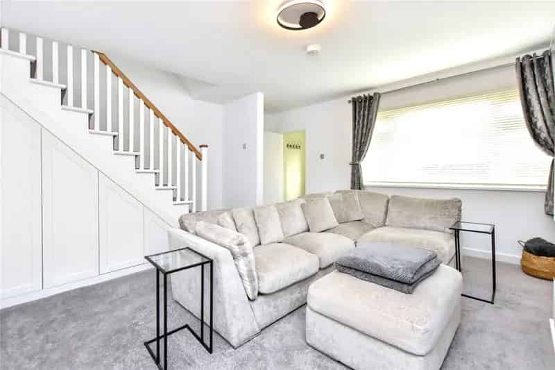 Stunning Semi Detached Home Modern Versatile Living Space 3 Bedrooms Garden Parking