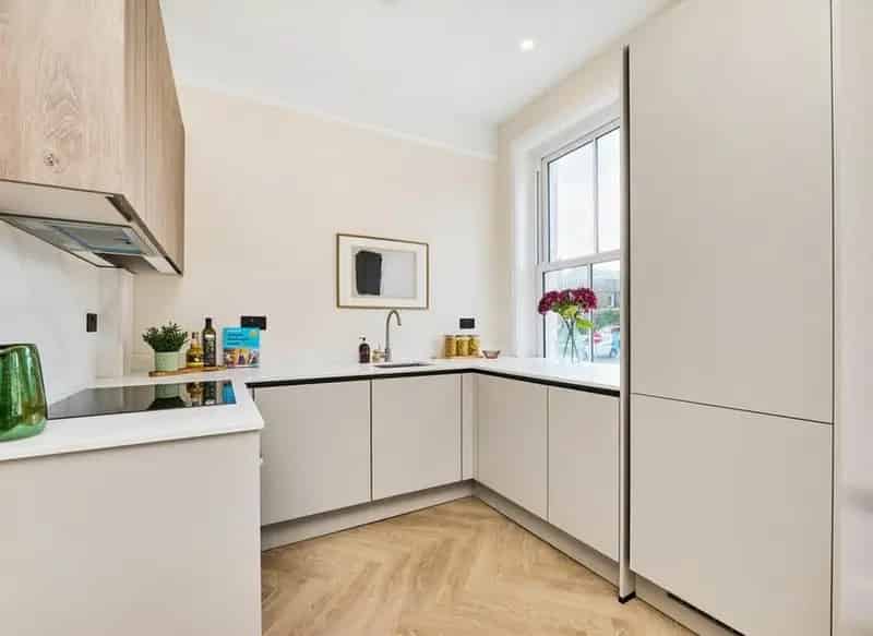3 Bedroom Apartment Latchmere Road Clapham Refurbished Garden Share Freehold