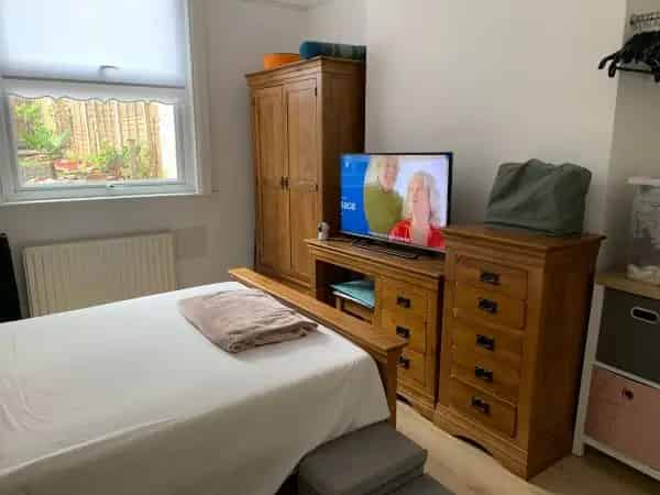 Large 1-Bedroom Victorian Conversion Ground Floor House Private Garden Parking Catford Dulwich