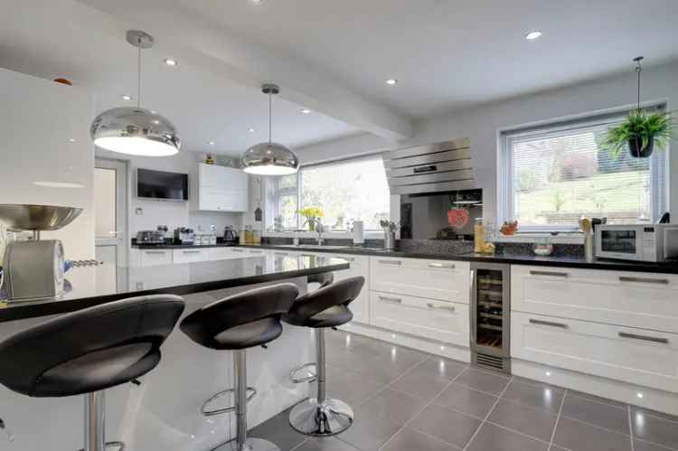 4 Bedroom Detached House Emmer Green