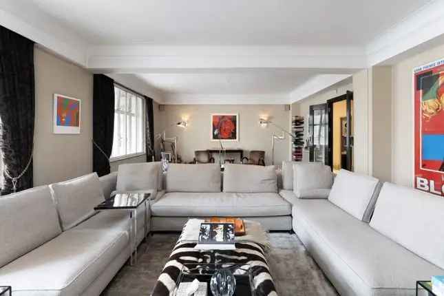 Flat for sale in George Street, London W1H