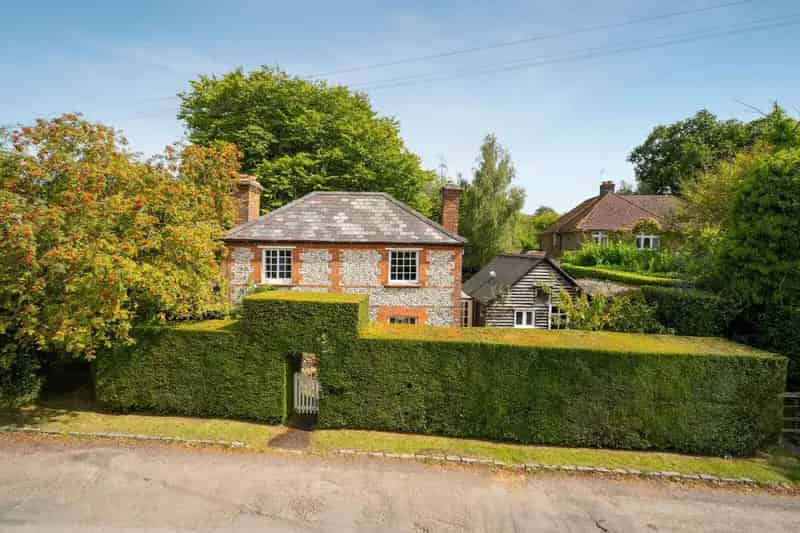 3 Bedroom Detached House Prestwood