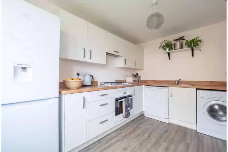4 Bed Semi-Detached House with Converted Garage and Garden