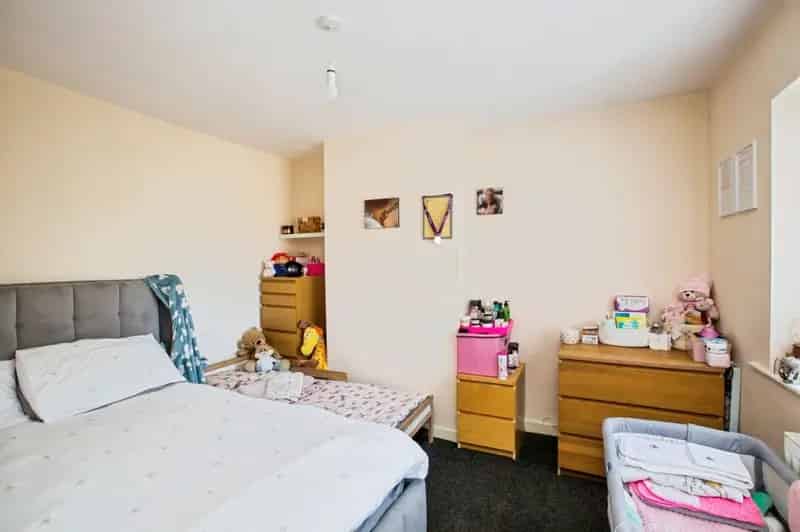 3 Bedroom Mid Terrace House for Sale Greetland HX4