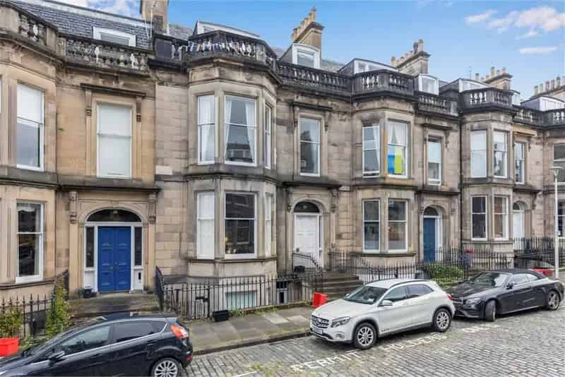 2 Bed Flat Haymarket First Floor 1 Reception