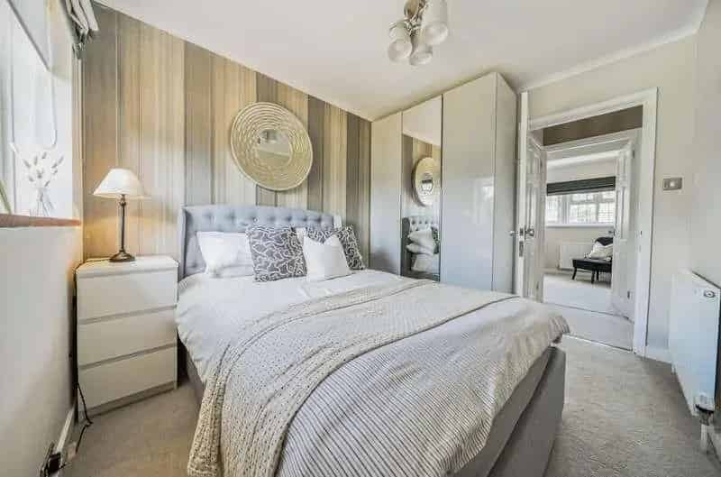 4 Bed Detached House For Sale in Guildford