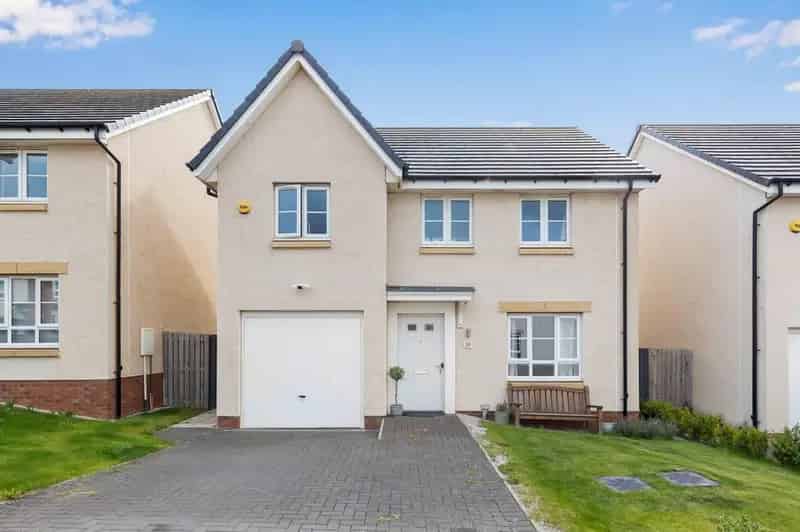 4 Bedroom Detached House for Sale in Edinburgh