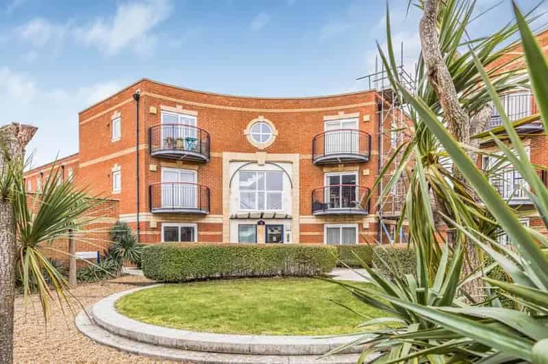 2 Bedroom Flat for Sale Portsmouth Hampshire PO1