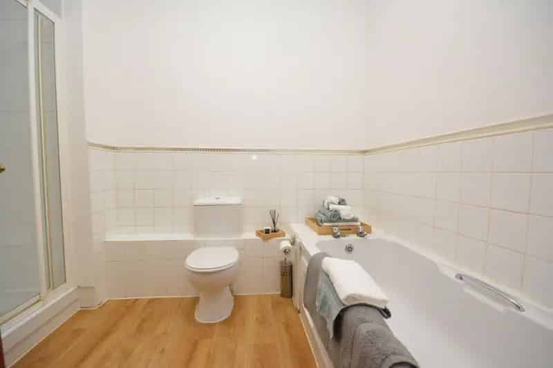 Falkirk Town Centre 2-Bedroom Flat - First Time Buyers & Investors