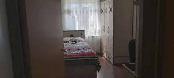 3 Bedroom Flat in Ponders End - Seeking 3 Bed House in Enfield Waltham Cross or Edmonton