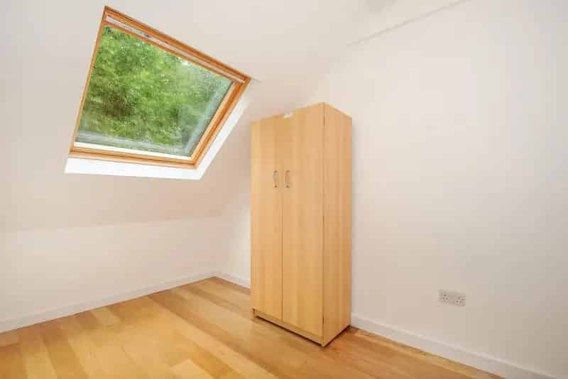 4 Double Bedroom House Near Kennington Station