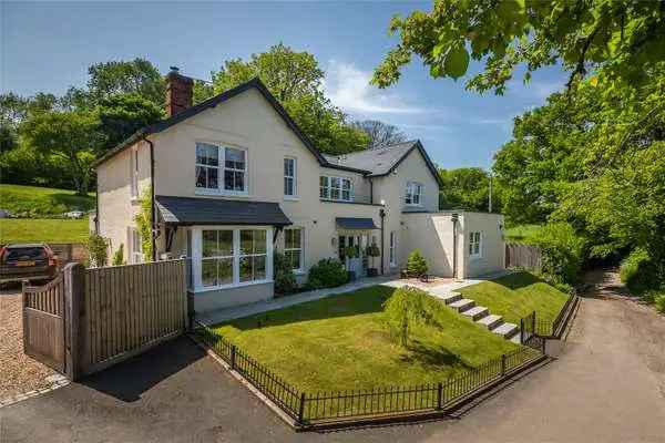 Attractive Family Home with Extensive Refurbishment and Annex