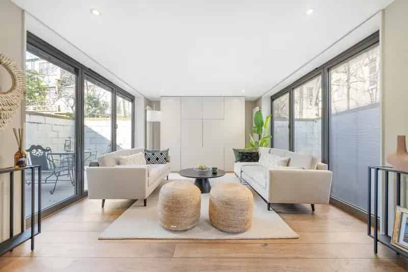 3 Bedroom Detached House Clapham Park Terrace