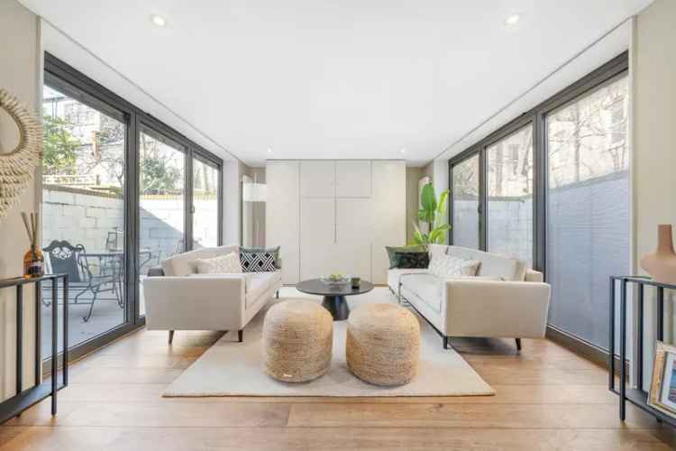 3 Bedroom Detached House Clapham Park Terrace