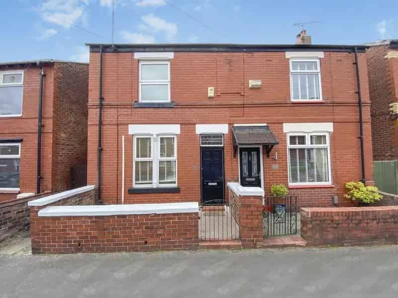 3 bedroom Semi Detached House to rent, Hazel Grove, Cheshire, SK7