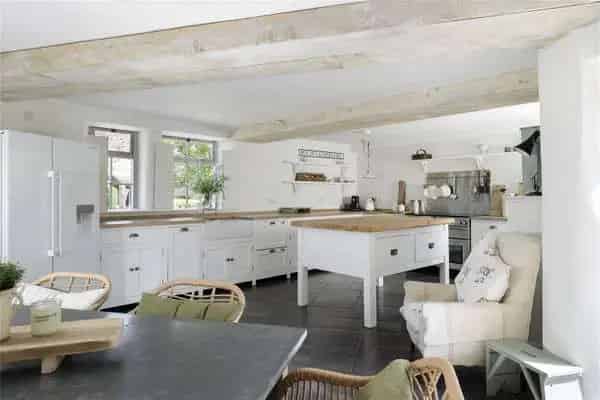Grade II Listed Family Home in Eydon with Annexe Potential