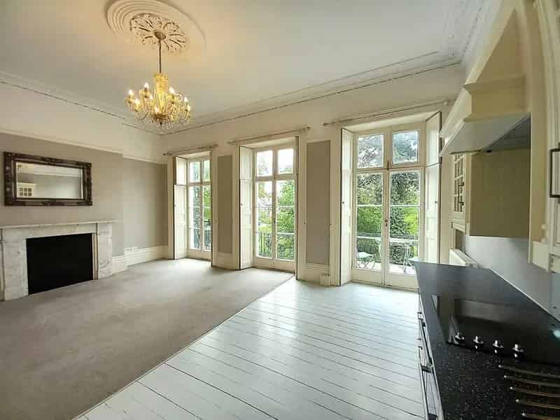 Two Bedroom Apartment with Garage Royal Leamington Spa