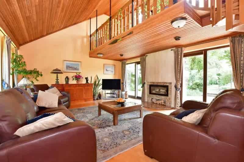 5 Bedroom Detached House with Pool and Sea Views