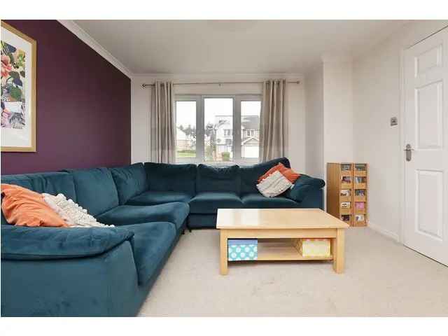 3 Bedroom Semi-Detached House for Sale Haymarket Crescent