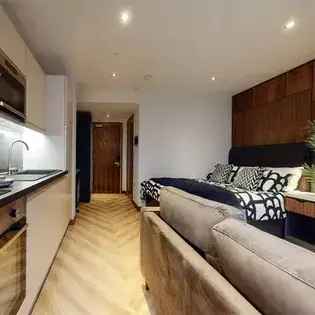 1 Room Studio Flat 58 m² Manchester City Centre Smart Home