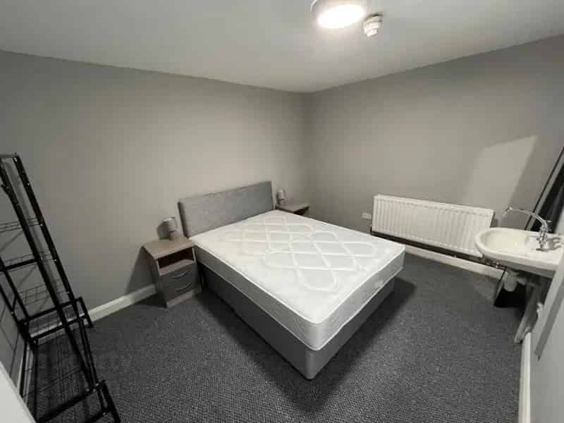 1 Bedroom Property to Let Near Queen's University Belfast