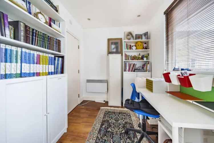 Flat For Sale in London, England