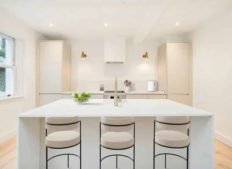 Two Double Bedroom Garden Flat Near Kilburn Station