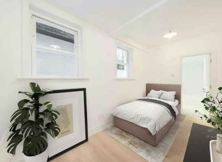 Two Double Bedroom Garden Flat Near Kilburn Station