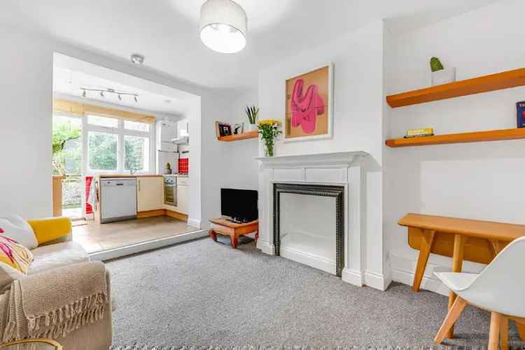 Spacious 1-Bed Flat with Private Garden - Victorian Charm