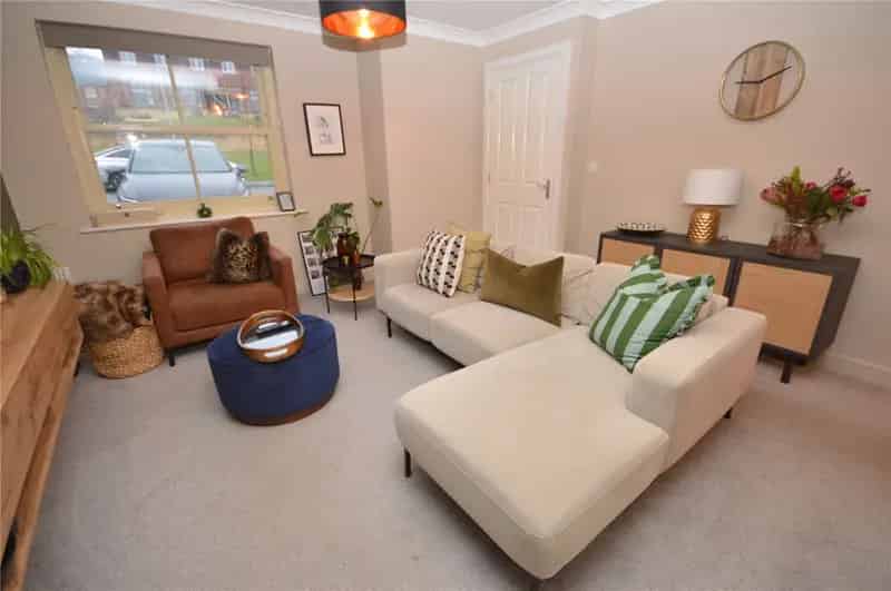 2 Bed Terrace House with Ensuite Guest WC and Parking Cookridge