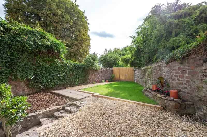 2 Bedroom Garden Apartment for Sale