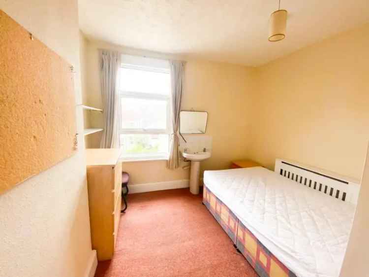 5 Bedroom Furnished Victorian House for Students Professionals