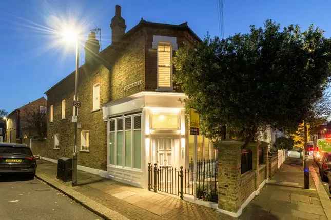 End terrace house for sale in Tantallon Road, London SW12