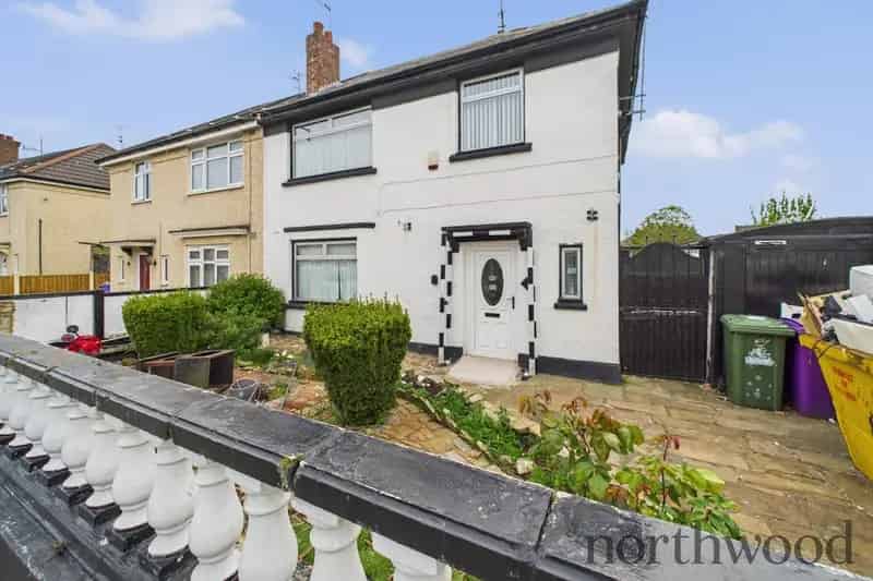 3 Bed House Leasehold Near Transport Links