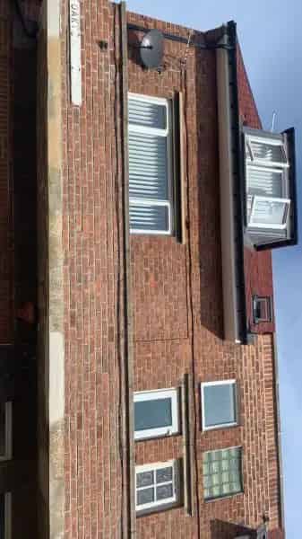 Maisonette in Quiet Neighborhood Near Schools Shops and Metro