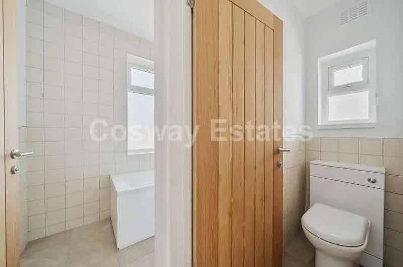 3 Bed House for Sale in Mill Hill