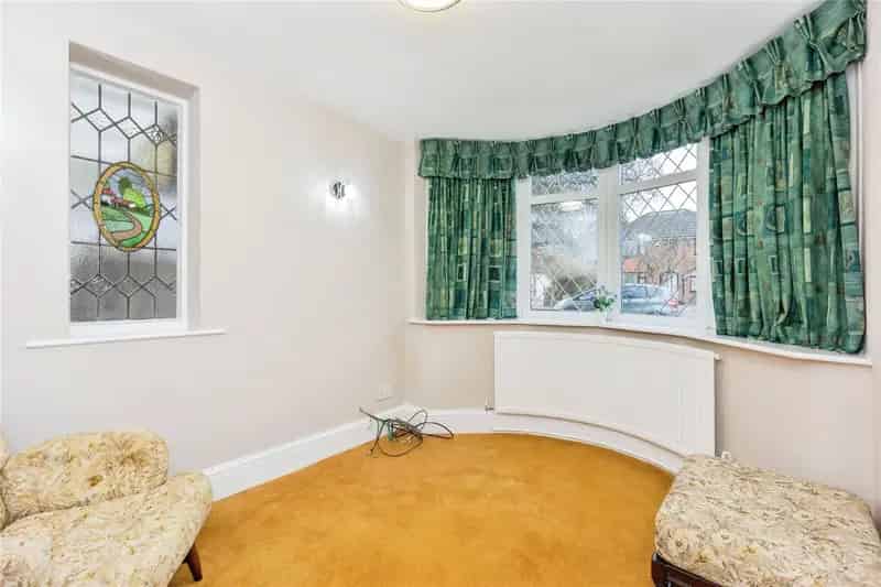 Spacious Family Home Near Sale High School - 1960 sq ft