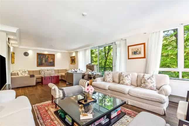 4 Bedroom Apartment Hyde Park Views Secure Parking