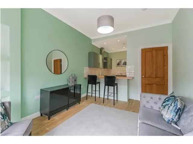 2 Bedroom Flat for Sale Near Queens Park
