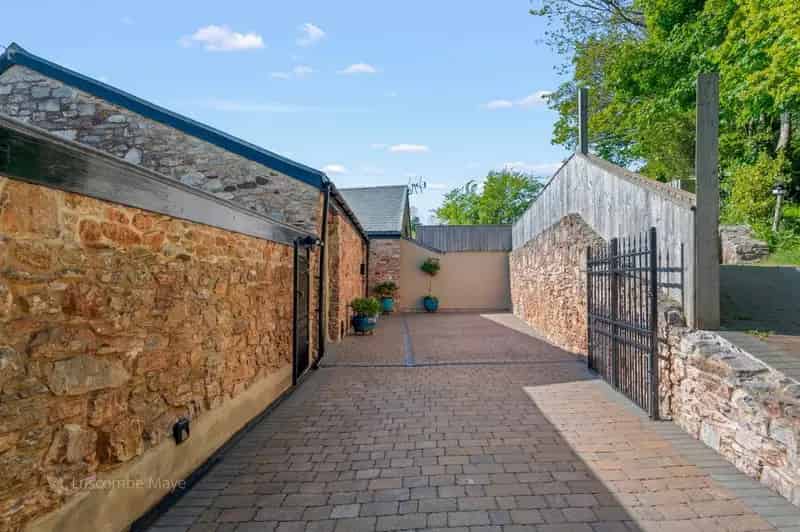 4 Bed Barn Conversion for Sale