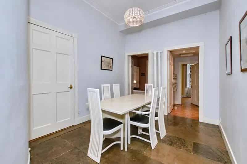 2 Bedroom Flat for Sale in Edinburgh