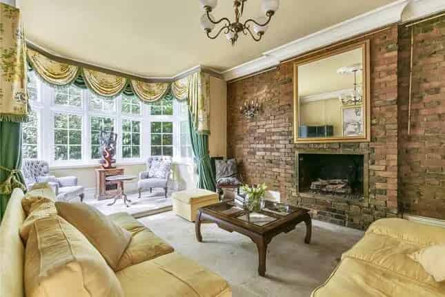 5 Bedroom Detached House For Sale Enfield
